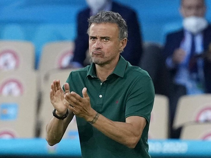 Spain's manager Luis Enrique applauds during the Euro 2020 soccer championship group E match between Spain and Poland at La Cartuja stadium in Seville, Spain, Saturday, June 19, 2021. (AP Photo/Thanassis Stavrakis, Pool)