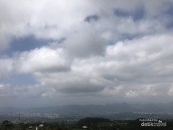 Menikmati Udara Segar di Sukageuri View