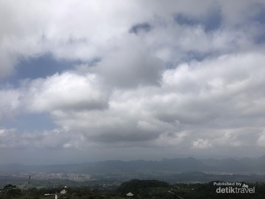 Menikmati Udara Segar di Sukageuri View Menikmati Udara Segar di Sukageuri View
