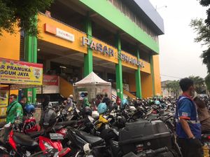 Pedagang Pasar Pramuka Teriak! Larangan Obat Sirup Bikin Rugi Ratusan Juta