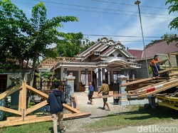 Pasangan di Ponorogo Sepakat Bongkar Rumah Usai Cerai