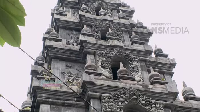 Penampakan Rumah Ki Joko Bodo Ki Joko Bodo salah satu paranormal terkenal di Indonesia memiliki rumah yang unik dan beda dari yang lain. Yuk lihat penampakannya!
