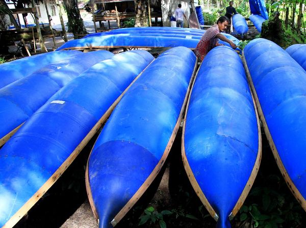 Menyulap Drum Plastik Bekas Menjadi Perahu