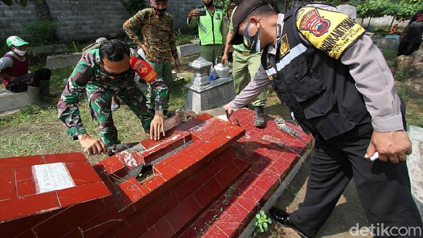 Masyarakat Bantu Perbaiki Makam yang Dirusak Bocah Solo
