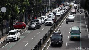 Rapid Antigen Drive Thru di Bandung Bikin Macet