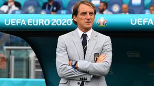 Foto: Roberto Mancini yang Stylish di Euro 2020