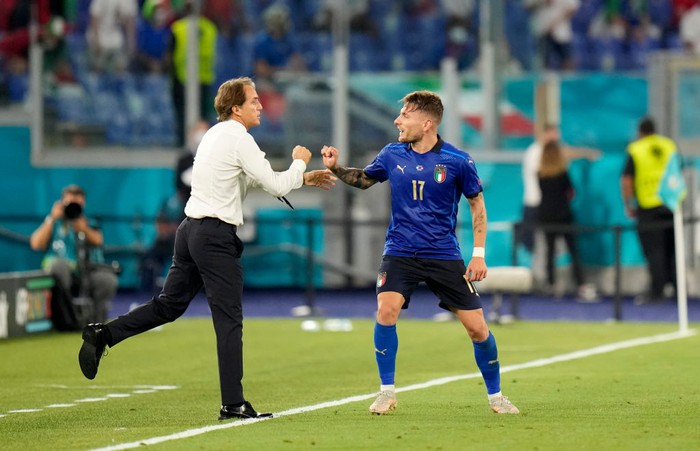 Roberto Mancini ROME, ITALY - JUNE 20: Head coach Italy Roberto Mancini looks on during the UEFA Euro 2020 Championship Group A match between Italy and Wales at Olimpico Stadium on June 20, 2021 in Rome, Italy. (Photo by Claudio Villa/Getty Images)
