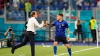 Roberto Mancini mampu dengan apik membawa Italia melaju mulus di fase grup Euro 2020. Italia menyapu bersih tiga laga dengan kemenangan (Getty Images/Claudio Villa)