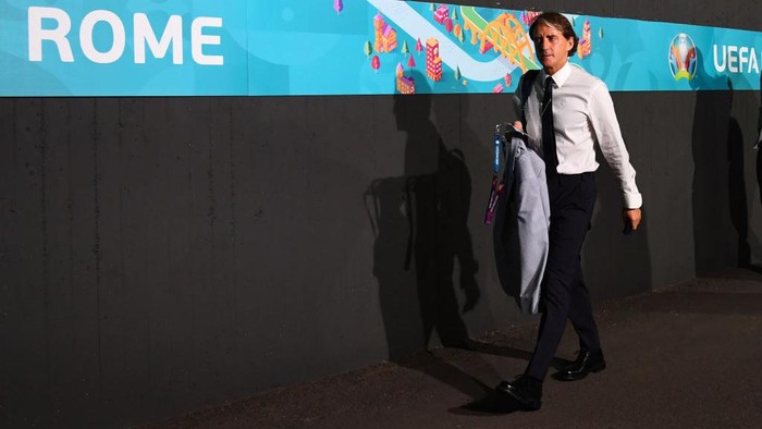 ROME, ITALY - JUNE 20: Head coach Italy Roberto Mancini looks on during the UEFA Euro 2020 Championship Group A match between Italy and Wales at Olimpico Stadium on June 20, 2021 in Rome, Italy. (Photo by Claudio Villa/Getty Images)
