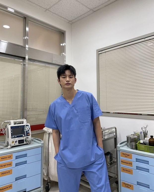 Seo In Guk saat berperan dalam drama Doom at Your Service (foto: instagram.com/seo_cccc)