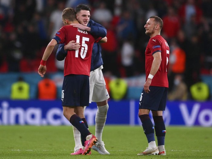 Timnas Inggris meraih kemenangan 1-0 di partai penutup fase grup Euro 2020 kontra Republik Ceko. Hasil yang mengantarkan The Three Lions jadi juara Grup D.