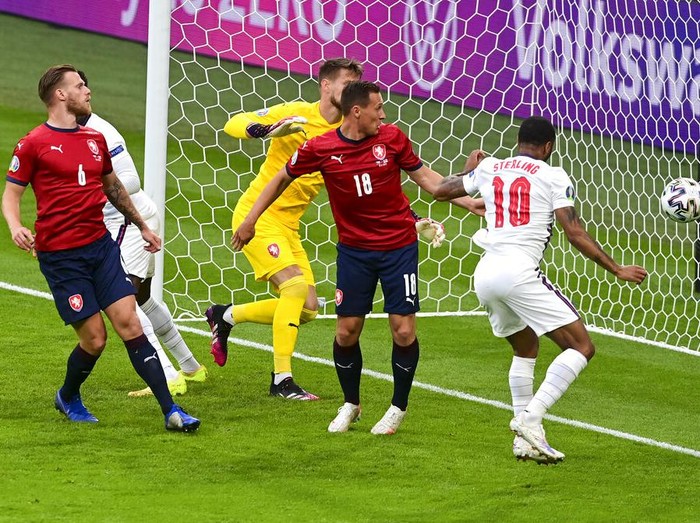 Timnas Inggris meraih kemenangan 1-0 di partai penutup fase grup Euro 2020 kontra Republik Ceko. Hasil yang mengantarkan The Three Lions jadi juara Grup D.