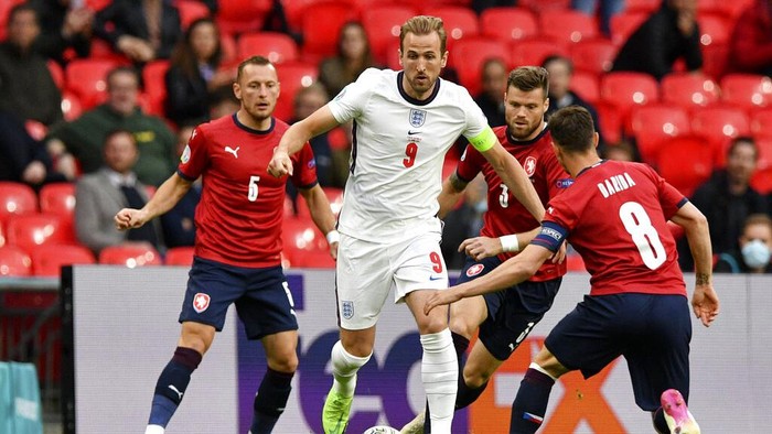 Timnas Inggris meraih kemenangan 1-0 di partai penutup fase grup Euro 2020 kontra Republik Ceko. Hasil yang mengantarkan The Three Lions jadi juara Grup D.