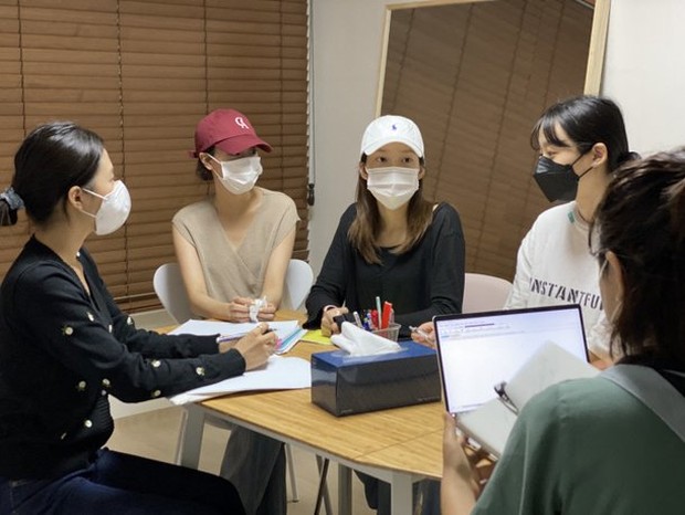 Wawancara Member APRIL