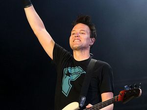 Penampilan Terkini Mark Hoppus Blink-182, Kini Botak karena Kanker Stadium 4