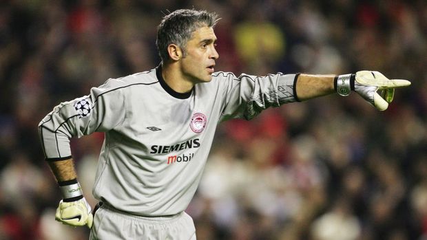 LIVERPOOL, ENGLAND - DECEMBER 8:  Antonio Nikopolidis of Olympiakos organises his defence during the Champions League Group A match between Liverpool and Olympiakos at Anfield on December 8, 2004 in Liverpool, England.  (Photo by Alex Livesey/Getty Images)