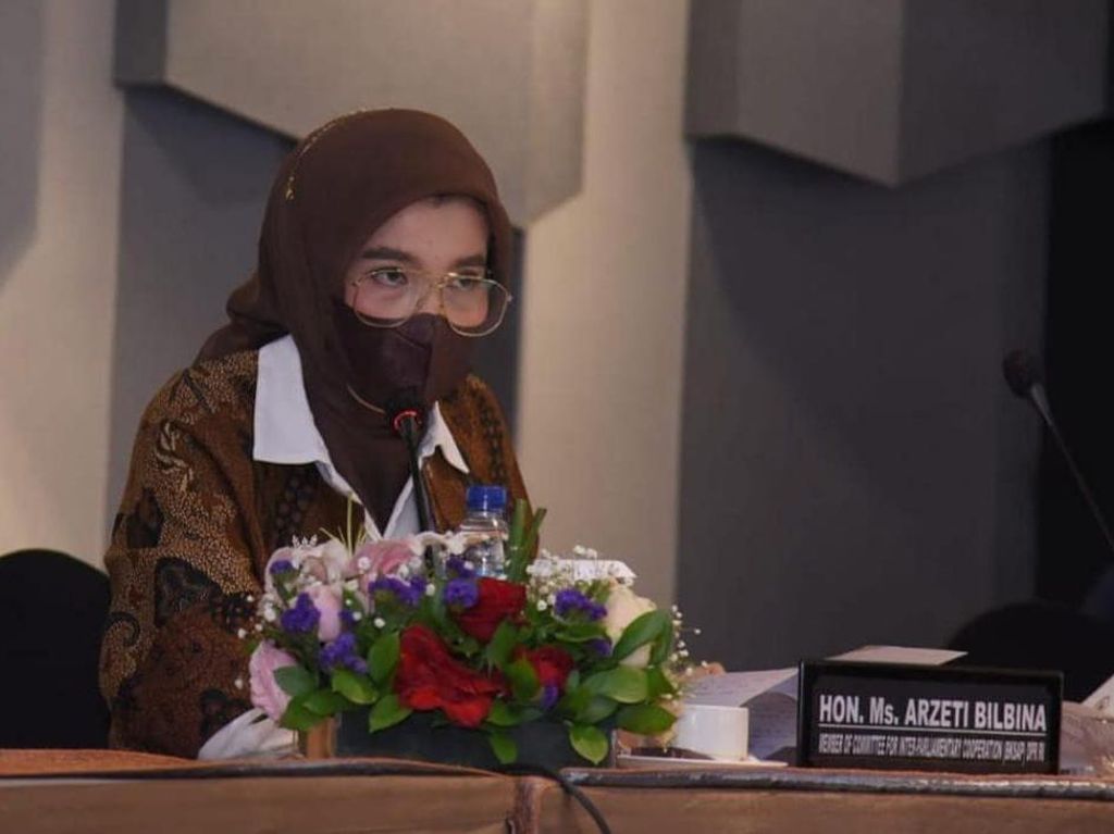 Soal Rencana Belajar Tatap Muka, Arzeti Bilbina Peringatkan Corona Terus Naik Soal Rencana Belajar Tatap Muka, Arzeti Bilbina Peringatkan Corona Terus Naik