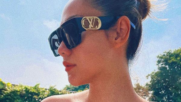7 Momen Stylish BCL saat Isolasi Mandiri, Berjemur Pakai Sunnies LV