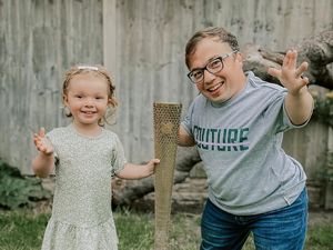 8 Foto Pasutri Cetak Rekor Beda Tinggi Badan, Tinggi Suami Seperti Balita