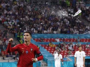 Cristiano Ronaldo Dilempari Botol Cola-Cola, Dikejar Fans