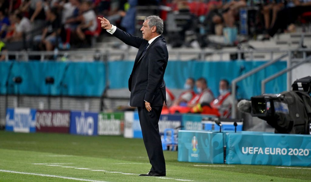 BUDAPEST, HUNGARY - JUNE 23: Fernando Santos, Head Coach of Portugal gives their side instructions during the UEFA Euro 2020 Championship Group F match between Portugal and France at Puskas Arena on June 23, 2021 in Budapest, Hungary. (Photo by Tibor Illyes - Pool/Getty Images)