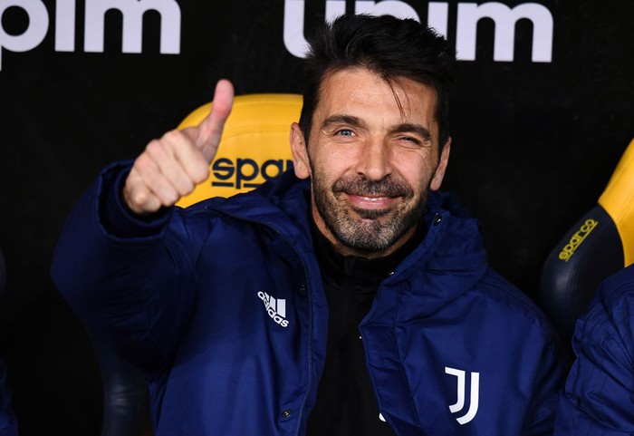 VERONA, ITALY - FEBRUARY 27: Gianluigi Buffon of Juventus gives a thumbs up prior to the Serie A match between Hellas Verona FC and Juventus at Stadio Marcantonio Bentegodi on February 27, 2021 in Verona, Italy. Sporting stadiums around Italy remain under strict restrictions due to the Coronavirus Pandemic as Government social distancing laws prohibit fans inside venues resulting in games being played behind closed doors. (Photo by Alessandro Sabattini/Getty Images )