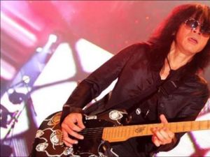 Harta, Tahta, Komisaris Harta, Tahta, Komisaris