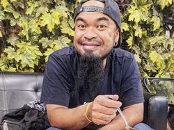 Jadi Presenter Acara Kuliner, Peppy Cicip Burger hingga Roti Cane Manis