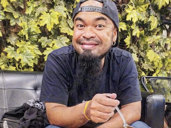 Jadi Presenter Acara Kuliner, Peppy Cicip Burger hingga Roti Cane Manis