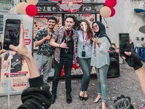 Jenita Janet Hadiahi Bisnis Basreng untuk Pengantin Viral yang Pakai Mas Kawin Basreng! Jenita Janet Hadiahi Bisnis Basreng untuk Pengantin Viral yang Pakai Mas Kawin Basreng!