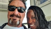 Istri John McAfee Tak Percaya Suaminya Bunuh Diri, Ini Alasannya