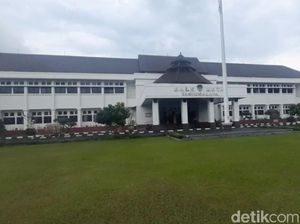 Pejabat Pemkot Tasikmalaya Dites Urine Imbas Kasus Sabu 4 ASN Pejabat Pemkot Tasikmalaya Dites Urine Imbas Kasus Sabu 4 ASN