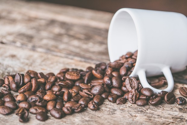 Kopi berfungsi untuk pengelupasan kulit mati dan melembabkan bibir.