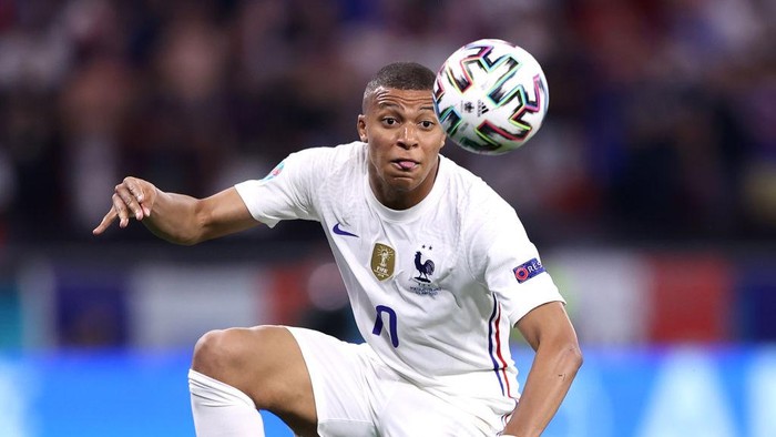 BUDAPEST, HUNGARY - JUNE 23: Kylian Mbappe of France controls the ball during the UEFA Euro 2020 Championship Group F match between Portugal and France at Puskas Arena on June 23, 2021 in Budapest, Hungary. (Photo by Alex Pantling/Getty Images)