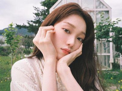 Gara-gara Foto Ini, Lee Sung Kyung dan Loco Diisukan Pacaran