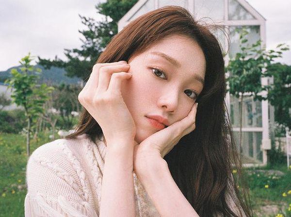Gara-gara Foto Ini, Lee Sung Kyung dan Loco Diisukan Pacaran