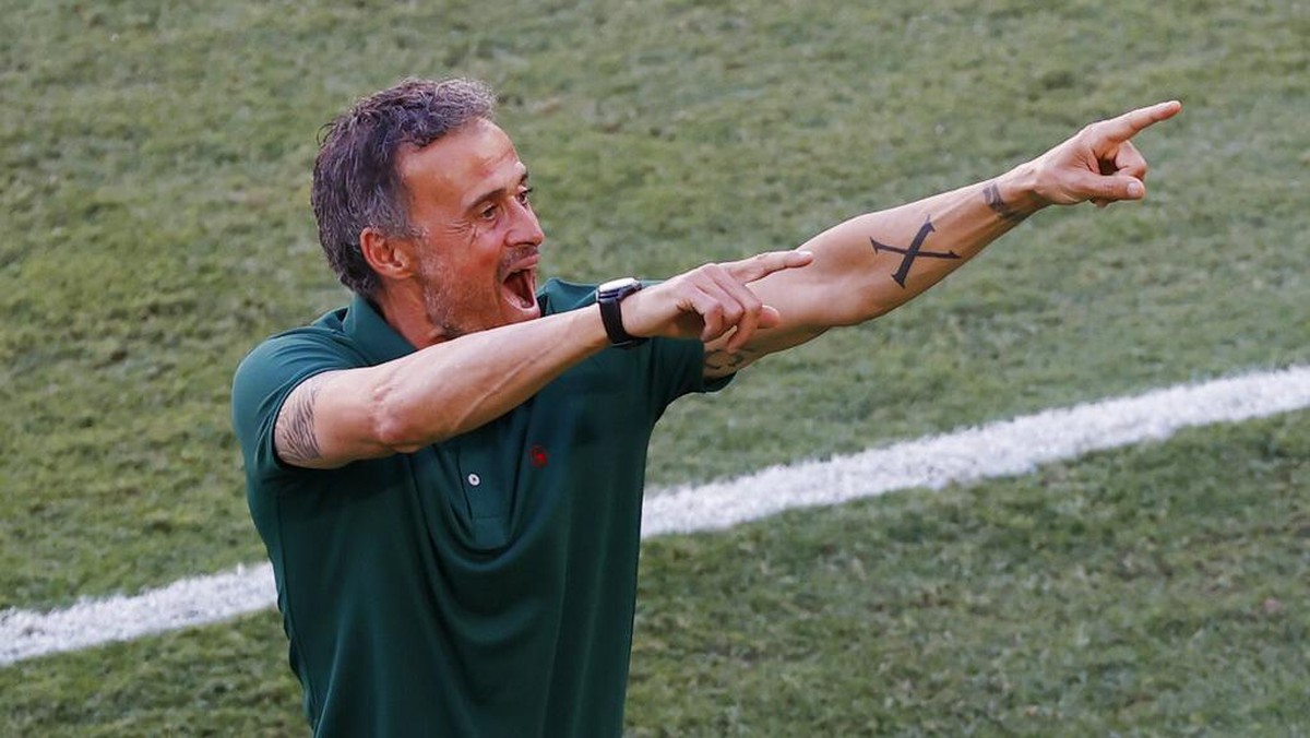 Luis Enrique mendapat sanjungan dari Roberto Mancini menjelang Italia vs Spanyol di semifinal Euro 2020. (Foto: AP/Julio Munoz)