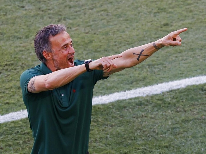 Spain's manager Luis Enrique celebrates after Spain's Aymeric Laporte scored his side's second goal during the Euro 2020 soccer championship group E match between Slovakia and Spain at La Cartuja Stadium in Seville, Spain, Wednesday June. 23, 2021. (Julio Munoz, Pool Photo via AP)