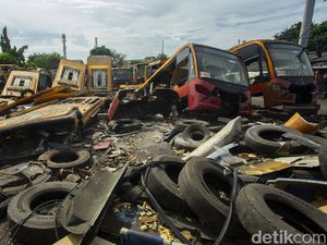 Bikin Merinding! Intip Kuburan Bus TransJakarta Bikin Merinding! Intip Kuburan Bus TransJakarta