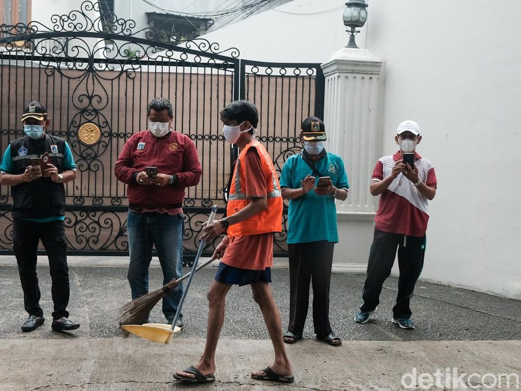 Krisis Pandemi dan Hospitalisasi Ruang Publik Krisis Pandemi dan Hospitalisasi Ruang Publik