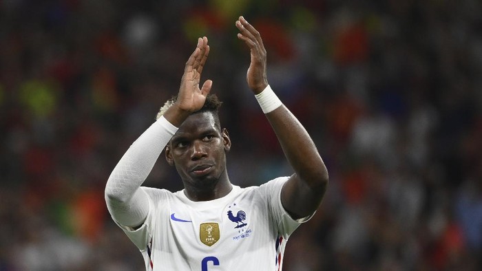 Frances Paul Pogba applauds the fans at the end of the Euro 2020 soccer championship group F match between Portugal and France at the Puskas Arena in Budapest, Wednesday, June 23, 2021. The game ended in a 2-2 draw. (Franck Fife, Pool photo via AP)