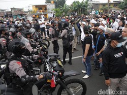 Pengacara Habib Rizieq Ditangkap di Depan PN Jaktim