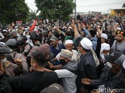 Alasan Massa Geruduk PN Jaktim: Jaksa Sebut HRS Imam Besar Isapan Jempol