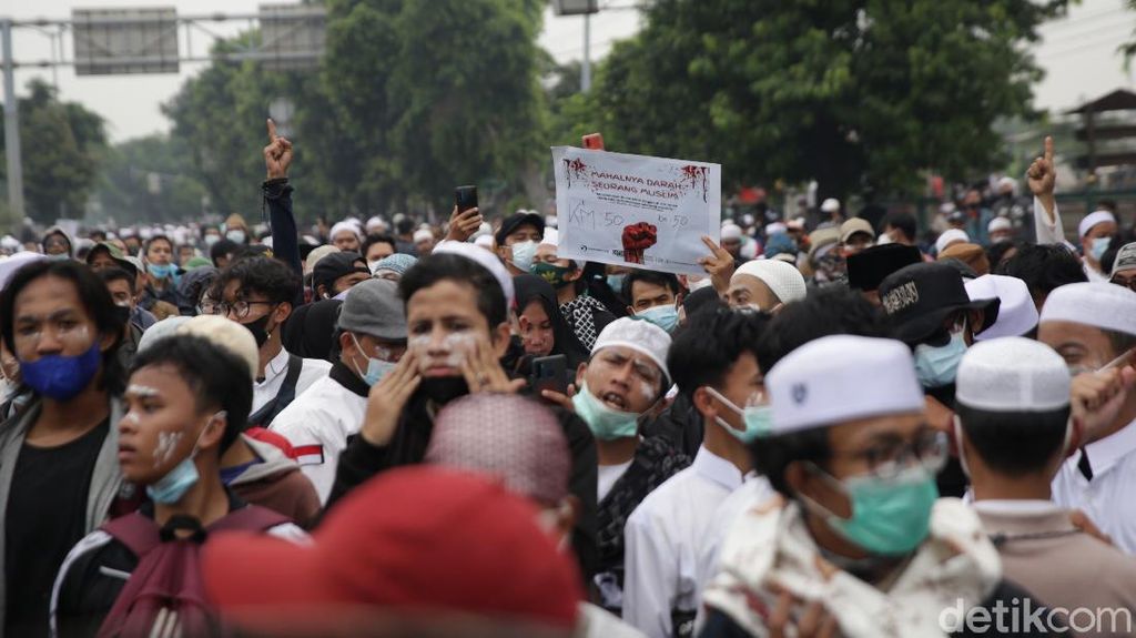 Penampakan Kerumunan Pendukung Habib Rizieq di Flyover Pondok Kopi