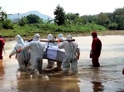 Cerita Relawan Susur Sungai Demi Makamkan Pasien Corona di Wonogiri