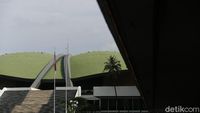 Potret Sunyi Sepi Gedung DPR RI Hari Ini