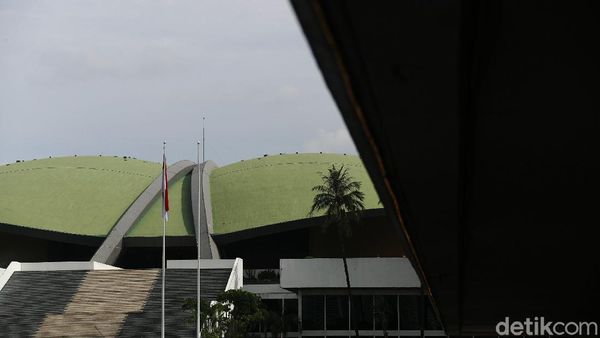 Potret Sunyi Sepi Gedung DPR RI Hari Ini