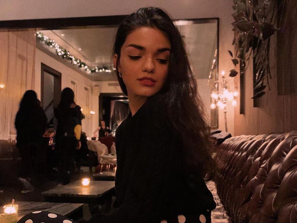 10 Foto Cantik Rachel Zegler, Wanita Berdarah Latin yang Perankan Snow White 10 Foto Cantik Rachel Zegler, Wanita Berdarah Latin yang Perankan Snow White