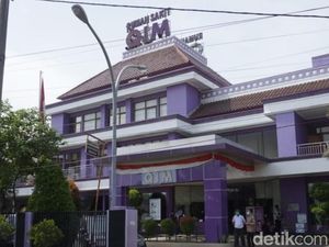 Sempat Dirawat di Tenda, 3 Pasien Corona di Batang Dievakuasi ke RS Sempat Dirawat di Tenda, 3 Pasien Corona di Batang Dievakuasi ke RS