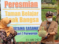 Napak Tilas, Sandiaga Uno Berharap SMA N 7 Purworejo Jadi Obwis Sejarah